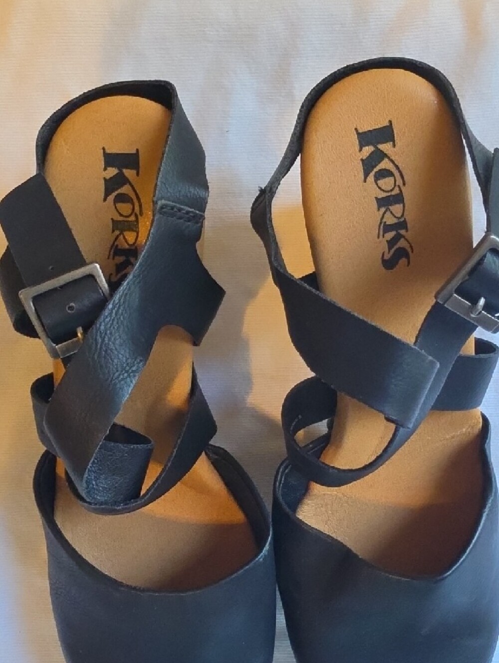 Korks black heeled clogs with a crisscross strap - Picture 3 of 8